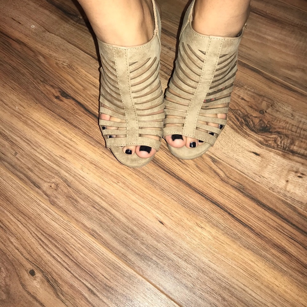 Nude suede heels - Picture 3 of 3